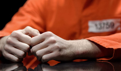 prisoner_handcuffs_.jpg